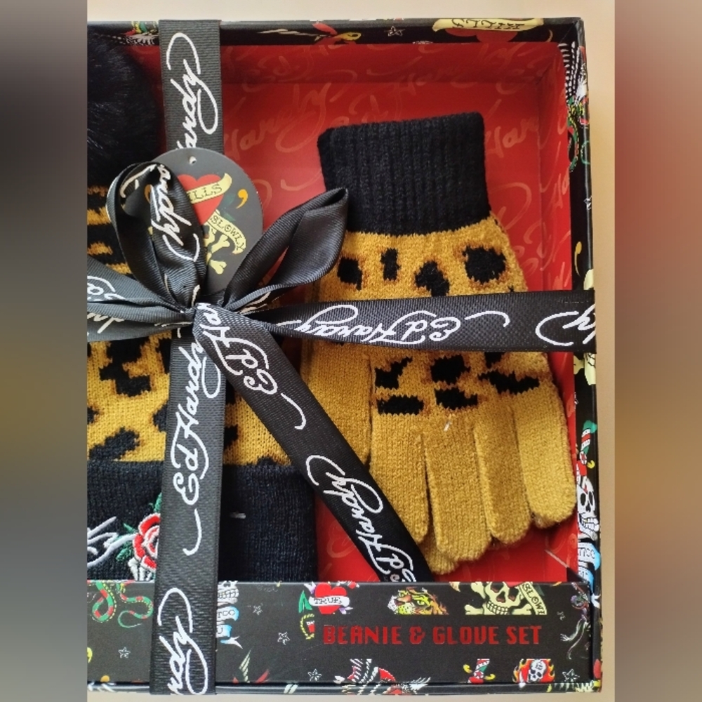 Ed Hardy Beanie Hat & Glove Gift Set Love Kills Animal Leopard Print - Picture 3 of 10